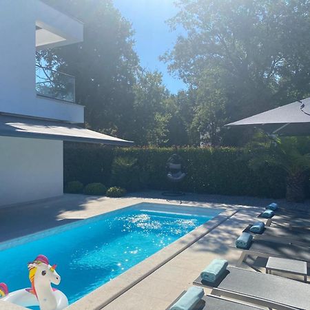 Villa Lujo Porec ฟุนตานา ภายนอก รูปภาพ