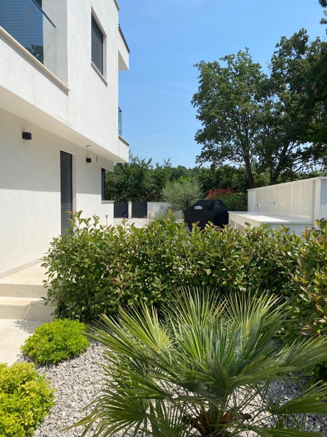 Villa Lujo Porec ฟุนตานา ภายนอก รูปภาพ